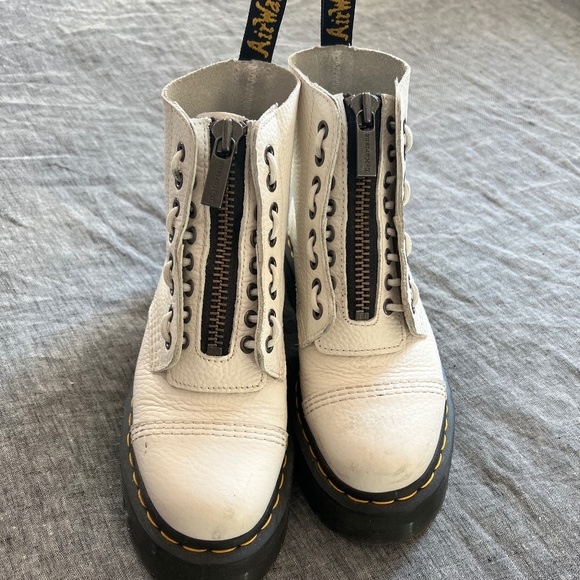 Dr Marten Sinclair Boot - Picture 1 of 6